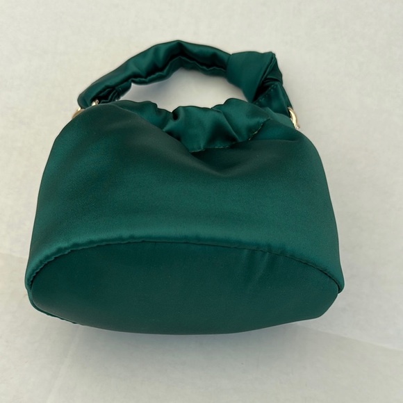 Guess Green Mini Bag with Chain Strap and Ruched Texture - Picture 6 of 9